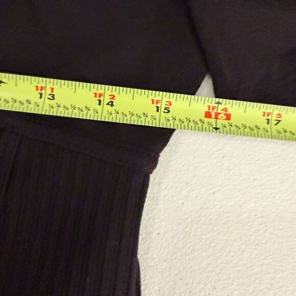 Guess T-Shirt Women's Large Black Cropped Short Sleeve Solid Mixed Media NWT - Picture 8 of 9